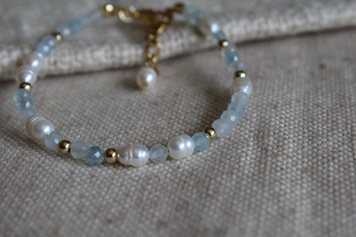 Freshwater Pearl and aquamarine beaded bracelet