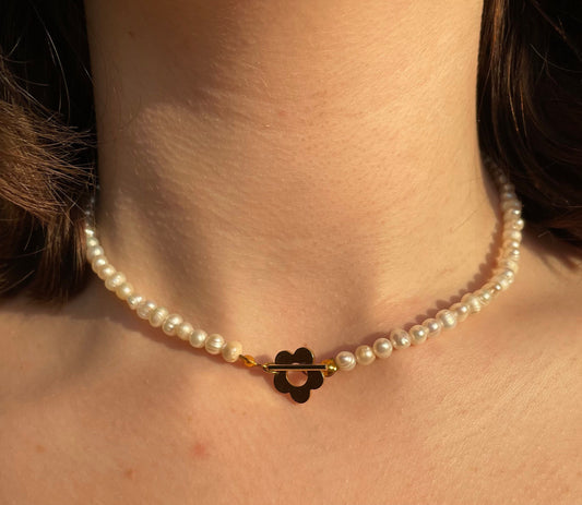 Freshwater pearl flower clasp necklace