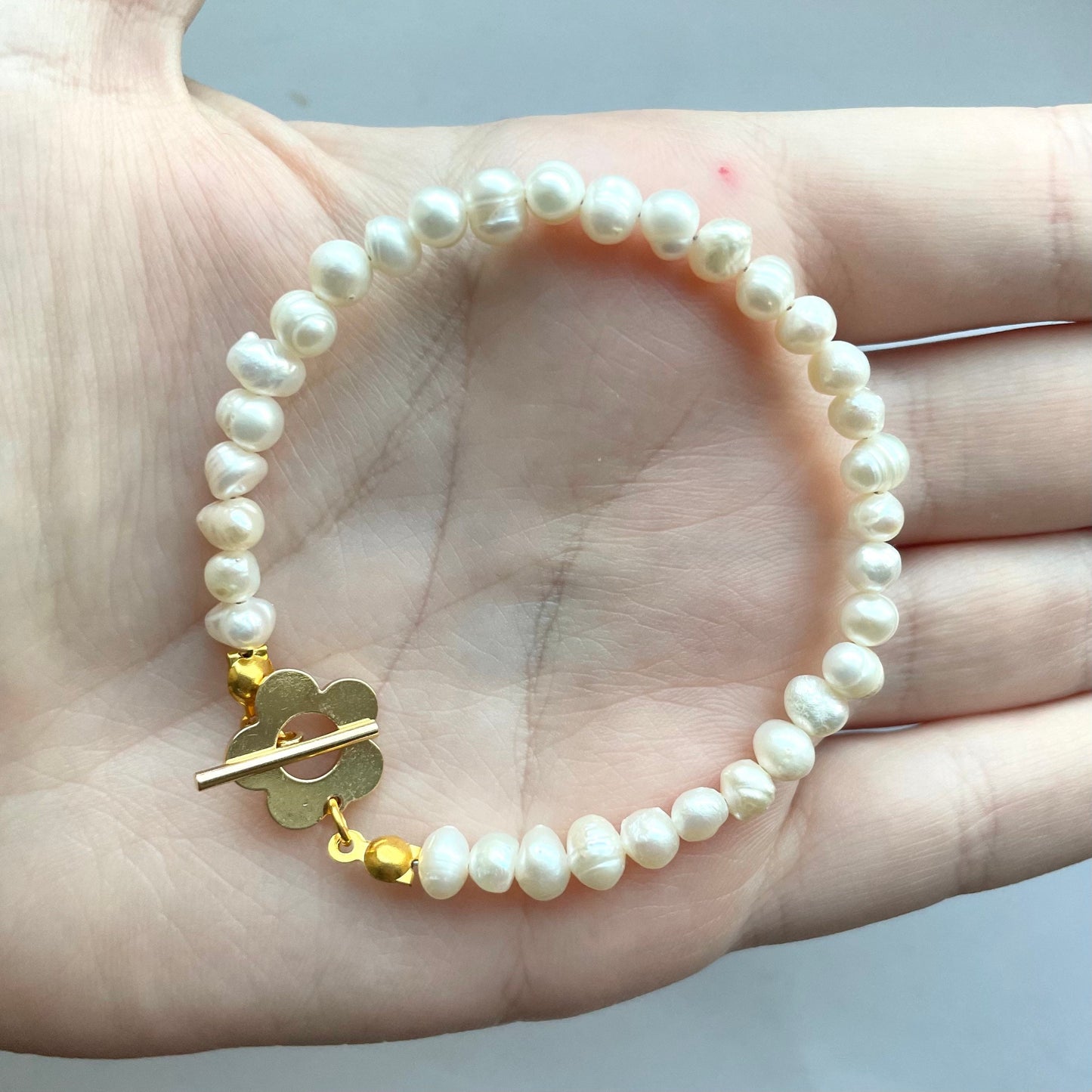 Fresh water Pearl gold flower toggle clasp bracelet