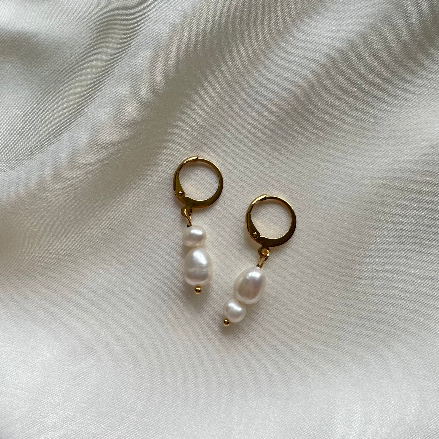 Mixed size stacked freshwater Pearl huggie hoop earrings